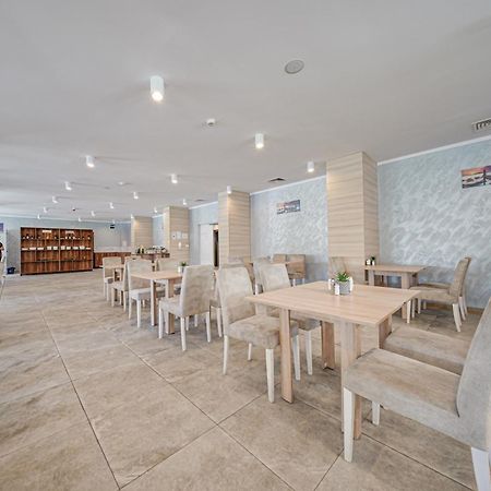Cinema Hotel Primorsko Exterior photo
